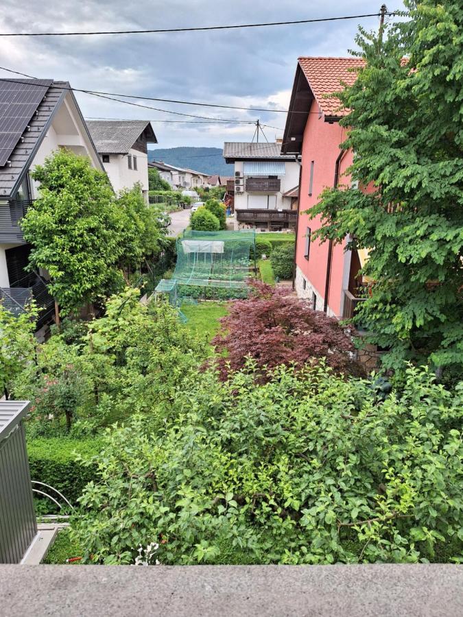 Guesthouse Flower Ljubljana Exteriör bild