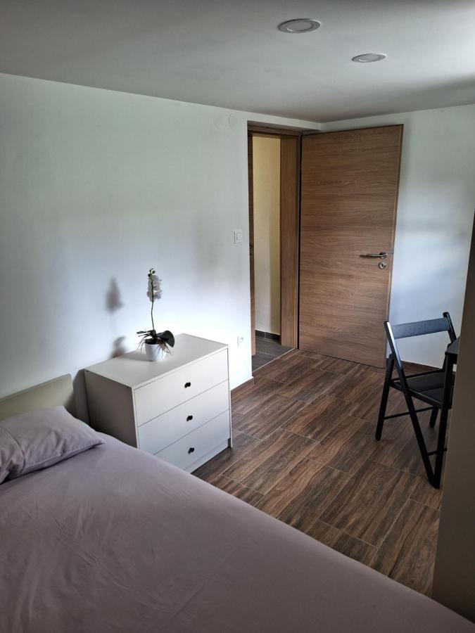 Guesthouse Flower Ljubljana Exteriör bild